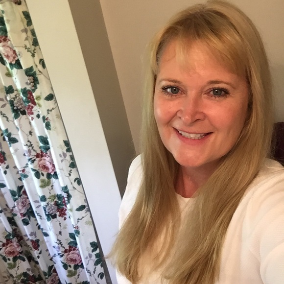 Meet your Posher, Amy - Picture 4 of 5